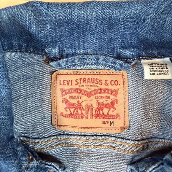 Levi's Classic Trucker Denim Rivet Button Crop Jean Jacket Women's Medium Blue - Picture 3 of 6